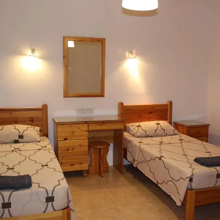 With Aircondition & Washing Machine In With Valley Views شقة *